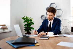 4 Factors That Influence How Many Hours Accountants Work